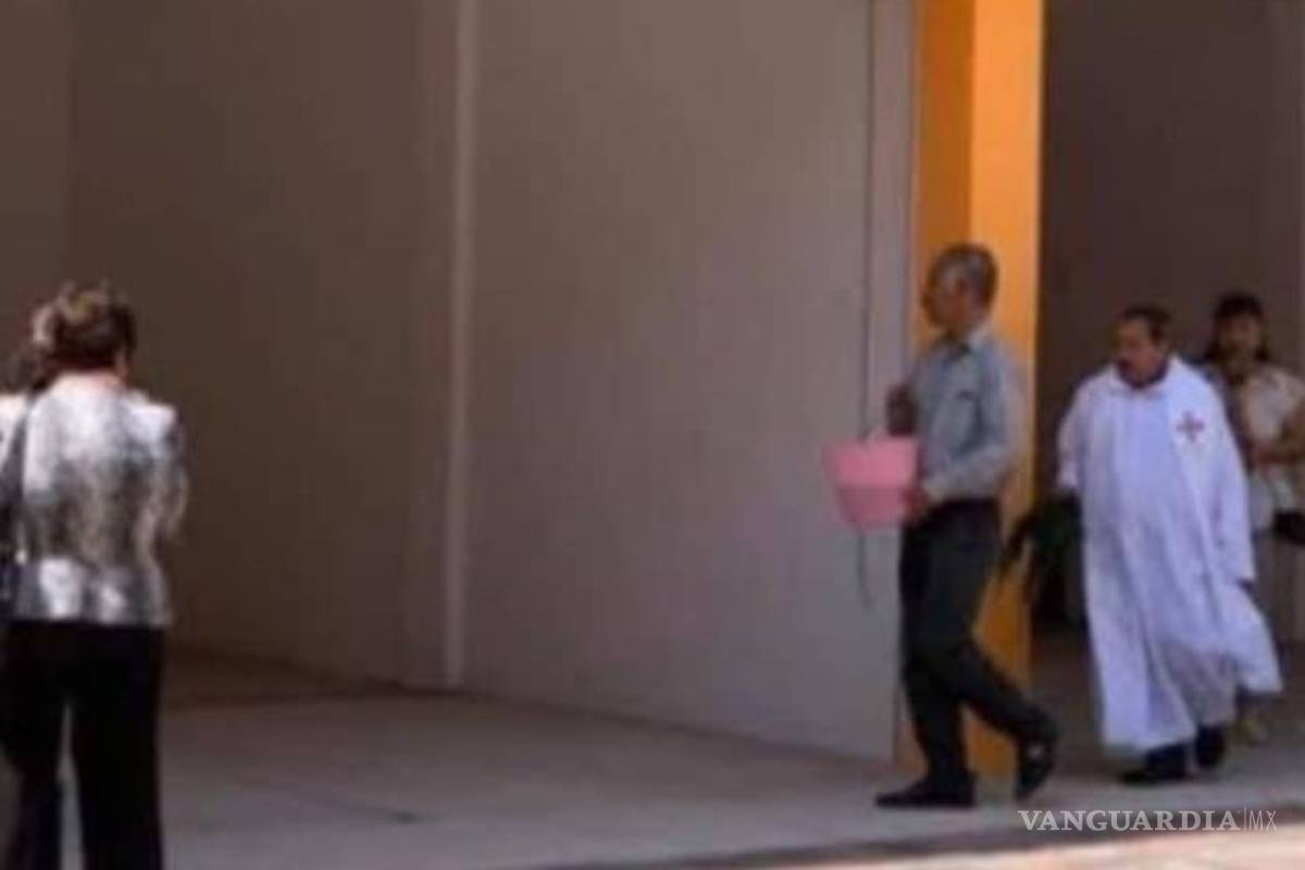 Un padre bendijo los cuartos de un motel, para &quot;librar a parejas del pecado&quot;