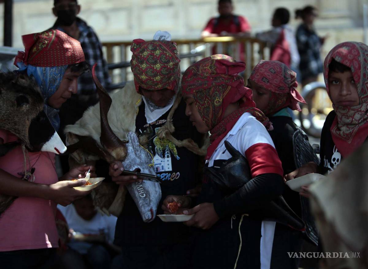 $!Indígenas participan en el Encuentro y Festival de Culturas e Identidad de los pueblos indígenas y afromexicanos en Chilpancingo (México).