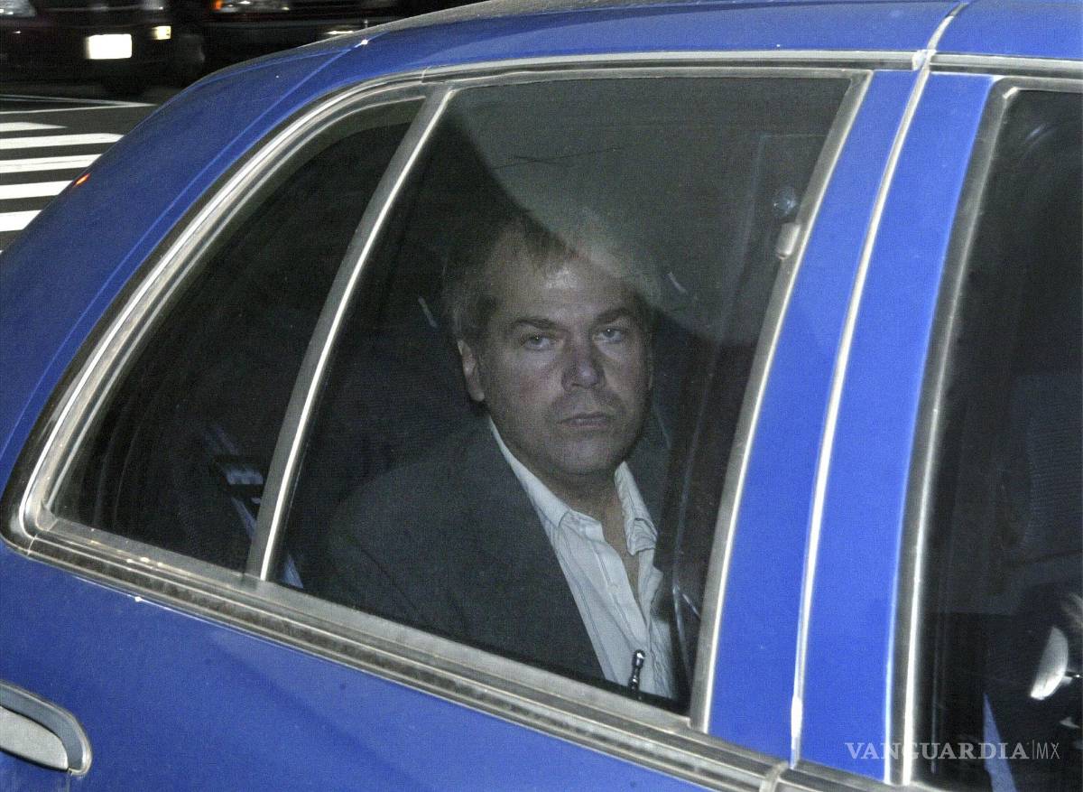 $!En esta foto de archivo del 18 de noviembre de 2003, John Hinckley Jr. llega al Tribunal de Distrito de EE. UU. en Washington.