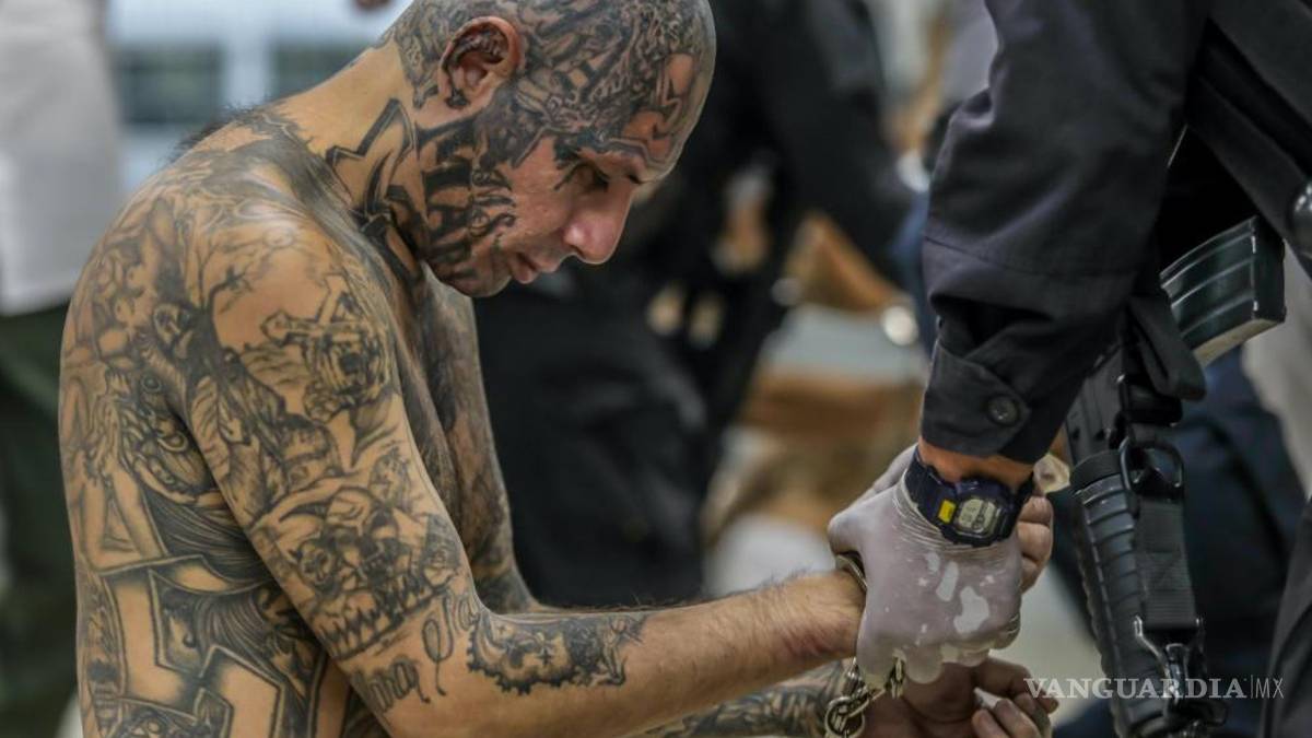 Así fue el traslado de 2 mil pandilleros al Centro de Confinamiento del Terrorismo en el Salvador