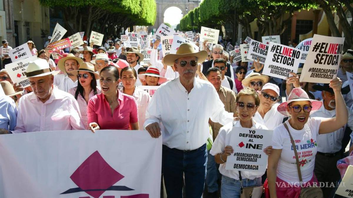 Así toman las calles y plazas miles de mexicanos para defender al INE (Fotos)