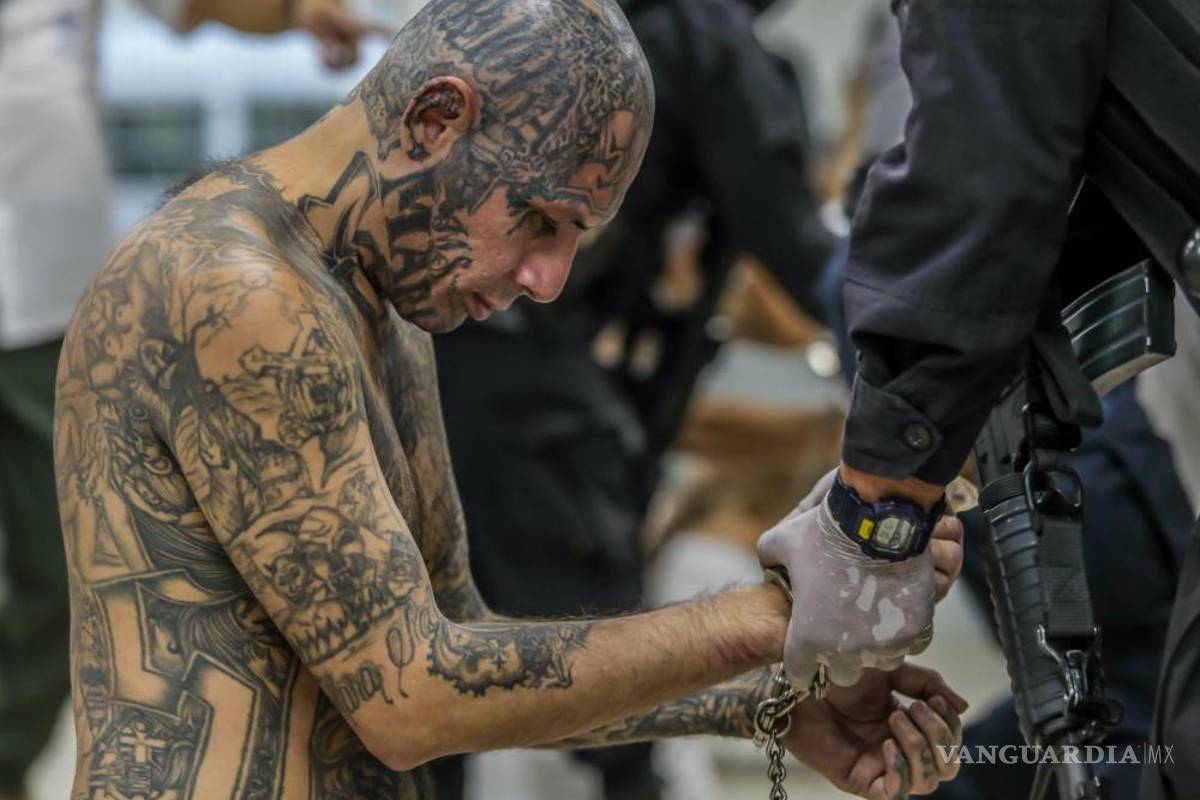 Así fue el traslado de 2 mil pandilleros al Centro de Confinamiento del Terrorismo en el Salvador