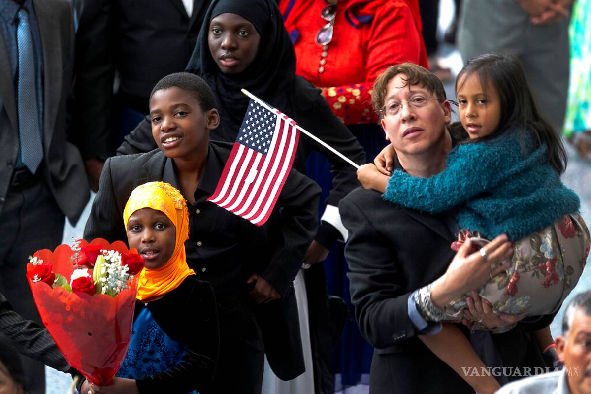 Encuesta: Más estadounidenses quieren inmigración siga igual