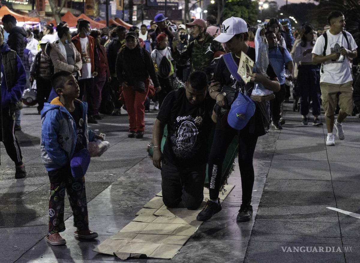 $!Miles de feligreses acudieron a la Basílica de Guadalupe para celebrar a la Virgen María en su día.