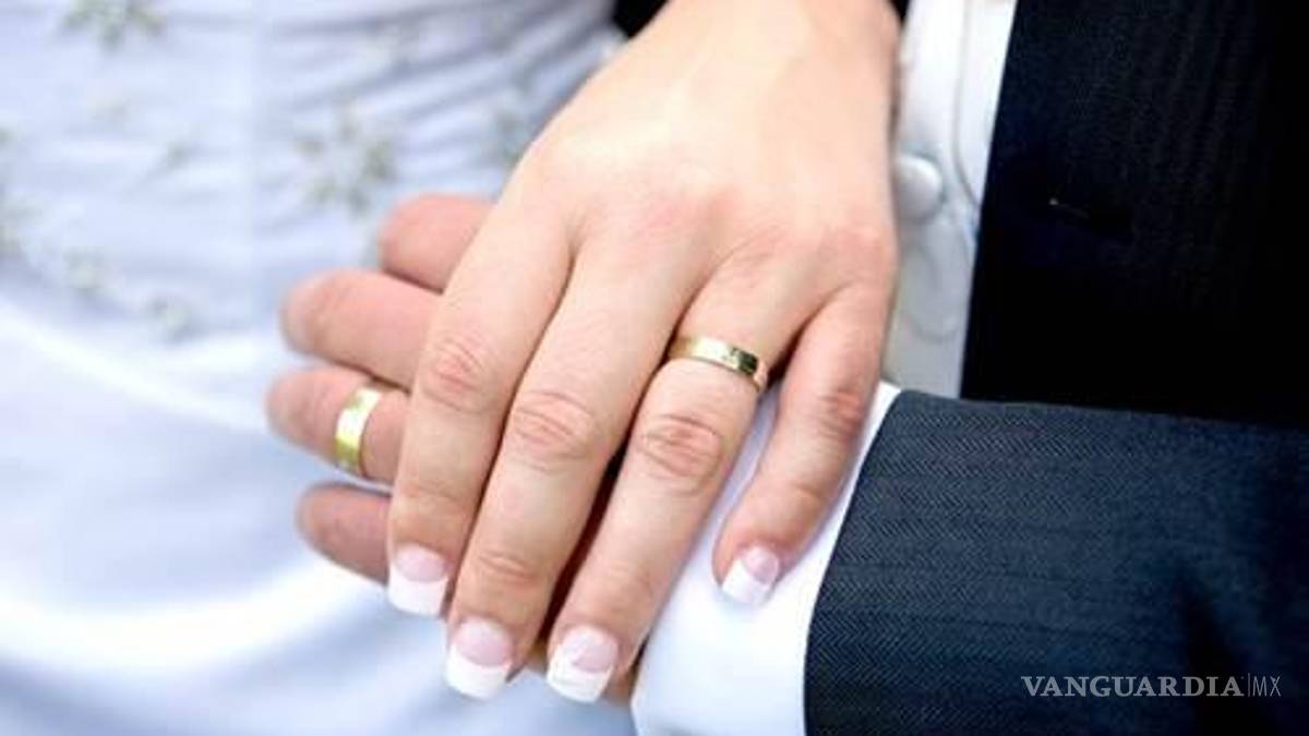 Renuevan en Saltillo votos matrimoniales 400 parejas en el Día de la Familia