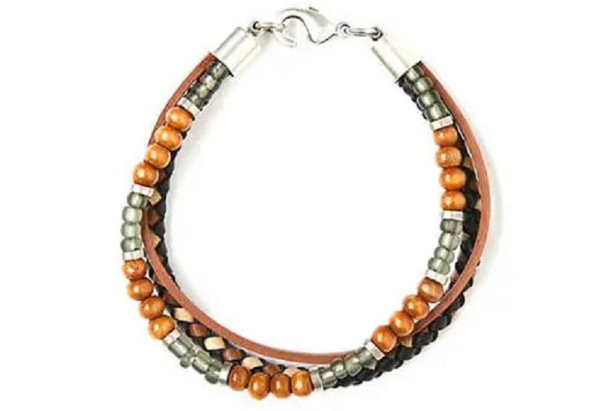 Brazaletes de H&amp;M tienen niveles elevados de plomo, advierte Profeco