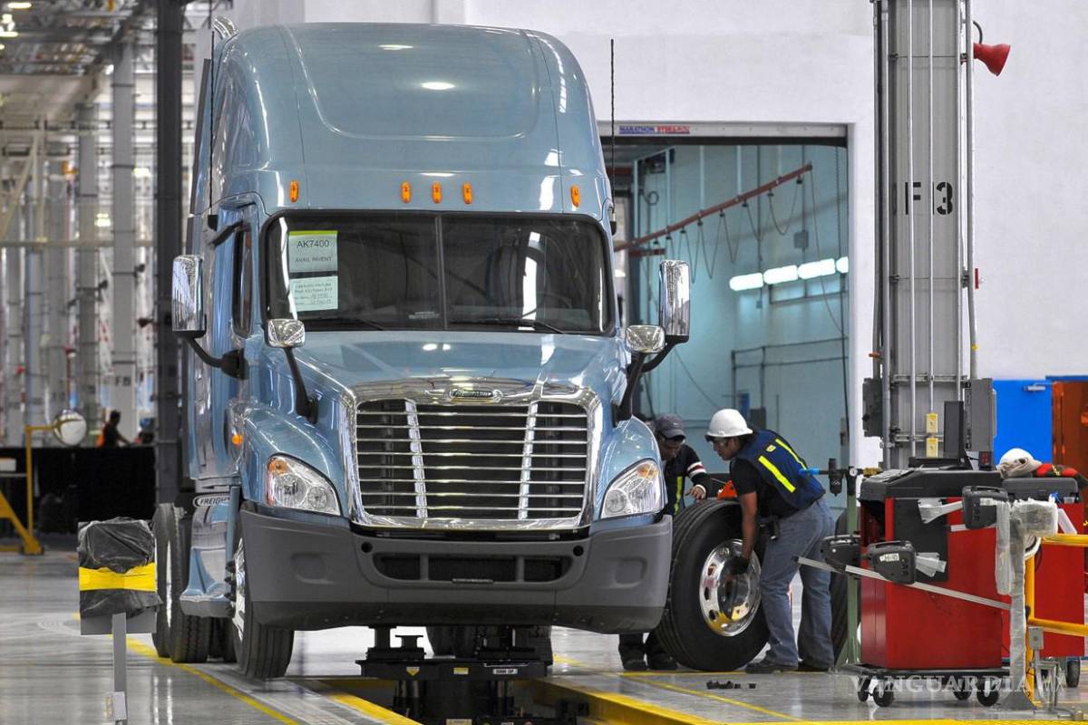 Cumplir con el T-MEC, un reto para fabricantes de camiones