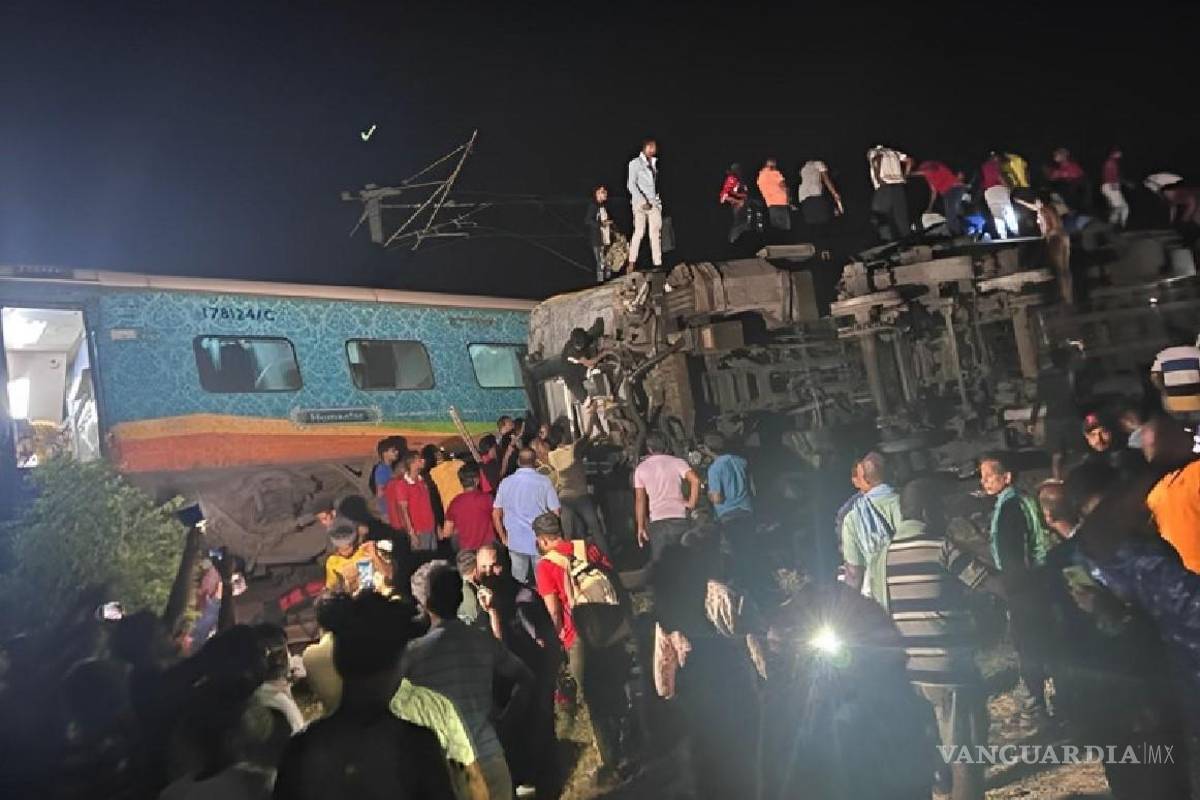 Deja trenazo en la India al menos a 50 personas sin vida