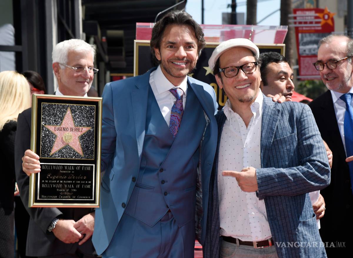 $!Eugenio Derbez devela su estrella en el Paseo de la Fama