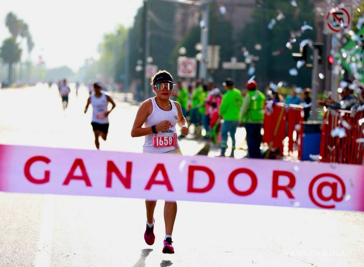 $!Participantes de la carrera mostraron su solidaridad en “Yo corro por ellas”, simbolizando la unidad hacia las mujeres.