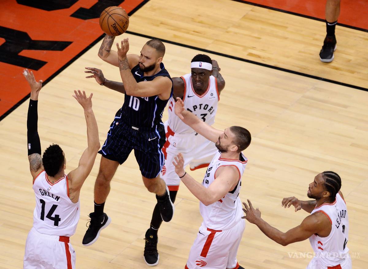 $!Kawhi Leonard comanda el empate en la serie entre Raptors y el Magic