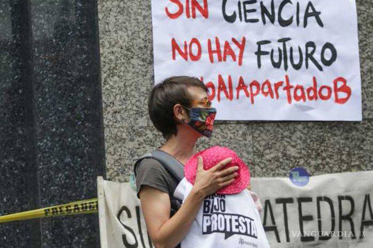 ‘Conacyt eres un elefante echado, pero nosotros te haremos andar’, investigadores protestan para exigir derechos laborales