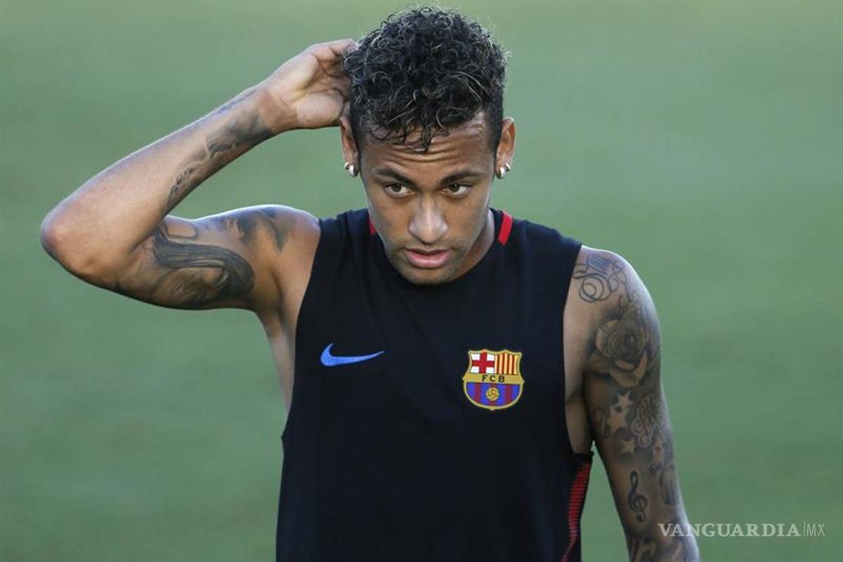 Abandona Neymar la práctica del Barcelona tras enfrentamiento con Semedo