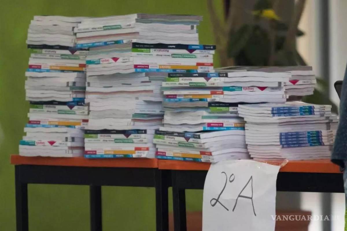 Coinciden especialistas: conferencias serán para legitimar imposición de libros de texto
