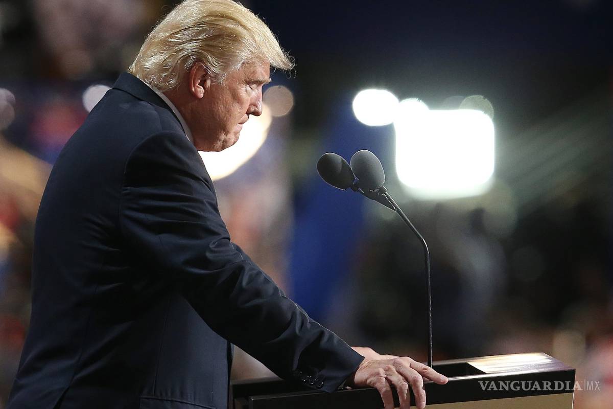 El legado de Clinton es de "muerte, destrucción y debilidad": Donald Trump