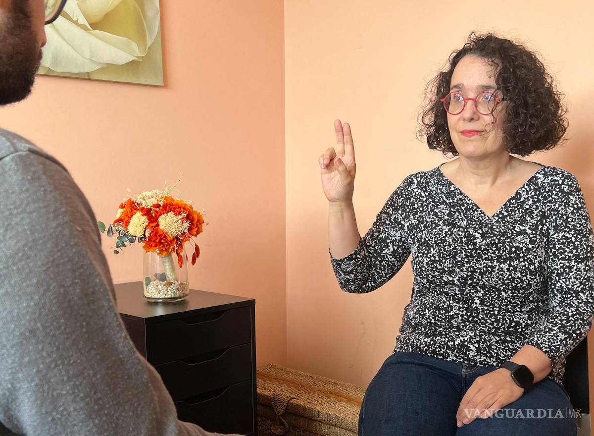 $!Anabel González, presidenta de EMDR España, durante una sesión de terapia.