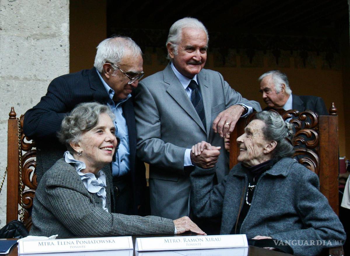 $!12FEBRERO2009. Elena Ponistowska, Carlos Monsivais, Carlos Fuetes y Leonora Carrington en el Museo José Luis Cuevas.
