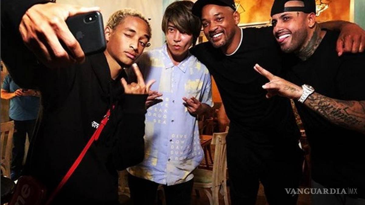Will Smith y Nicky Jam bailando en un restaurante de Cartagena