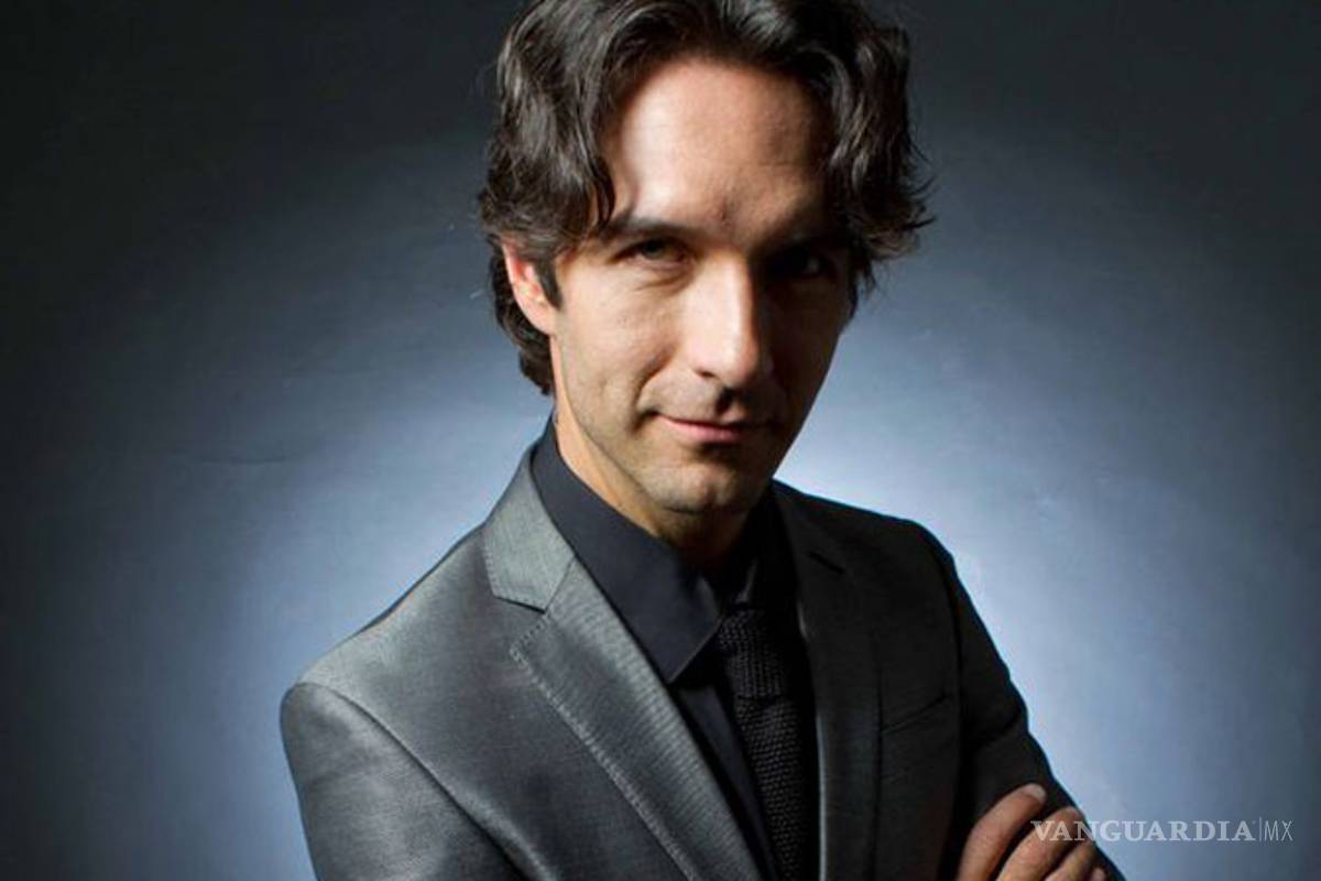 Leonardo De Lozanne trabaja en un disco infantil