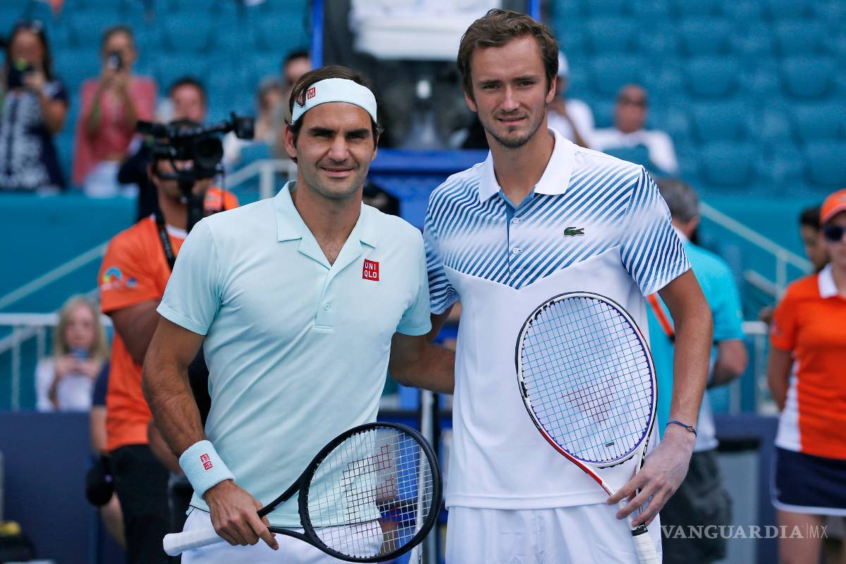 Roger Federer alcanza los Cuartos de Final de Miami tras una caótica espera