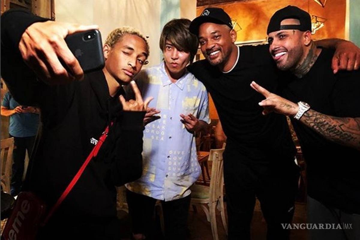 Will Smith y Nicky Jam bailando en un restaurante de Cartagena