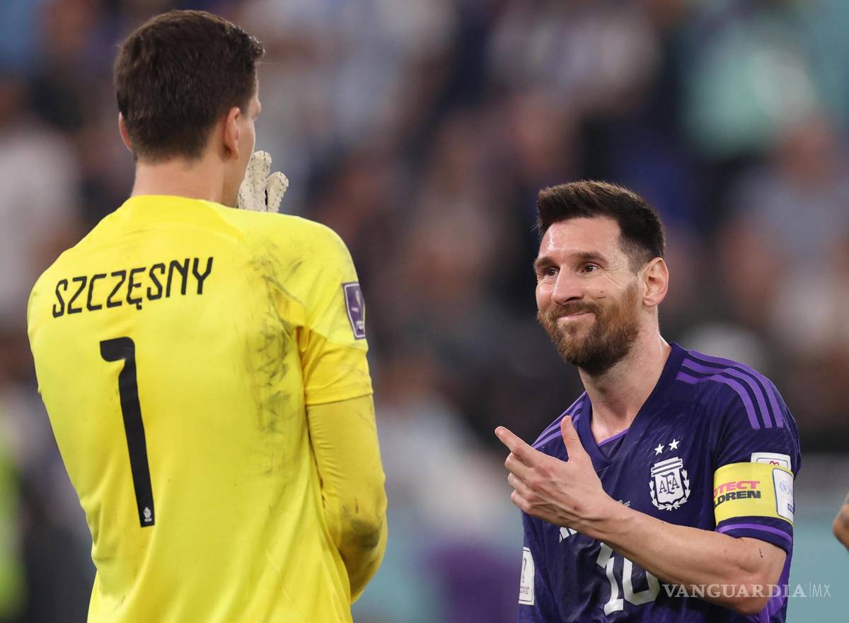 $!Szczesny y Messi de Argentina tras la atajada en el 974.