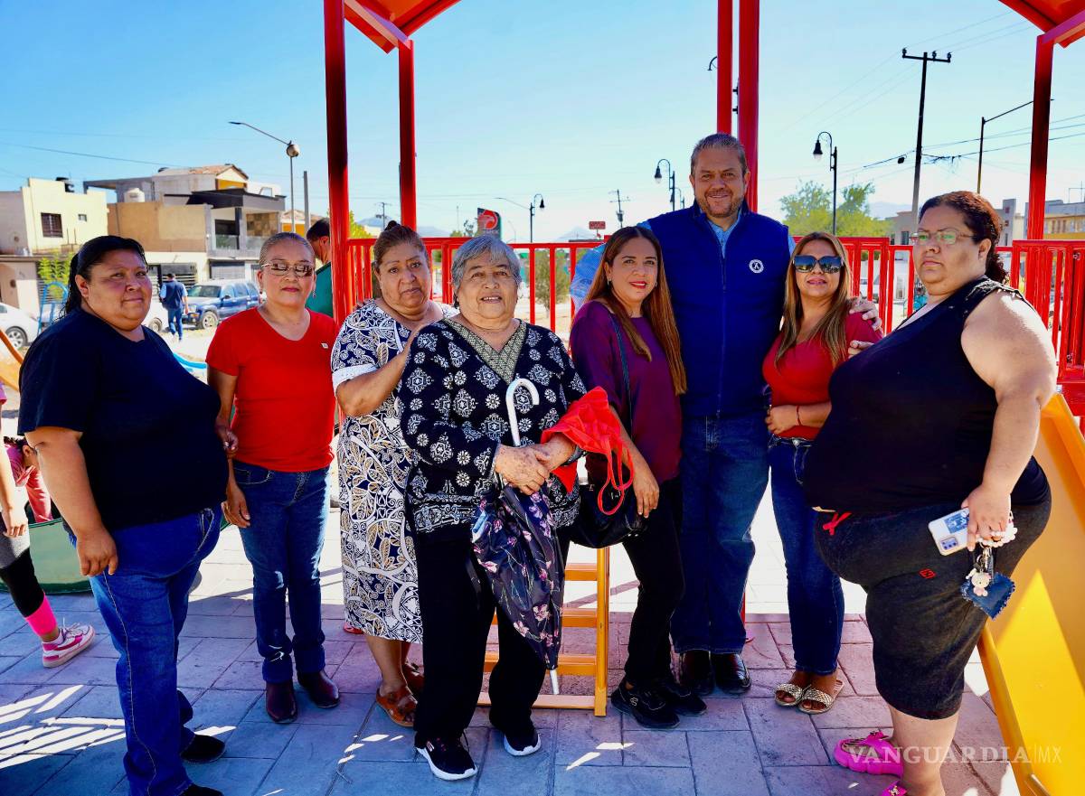 $!Vecinos de la colonia, como Flor Esmeralda Nuncio Calamaco, mostraron su satisfacción por la renovación de la plaza.