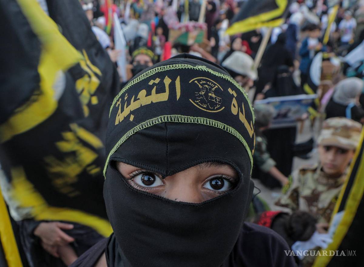 $!Un niño palestino asiste a la manifestación del movimiento Jihad Islámica que conmemora el 36º aniversario de la fundación del movimiento en Gaza.