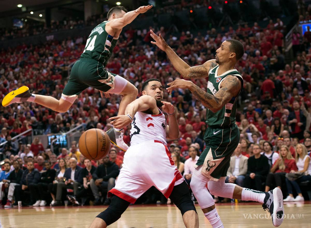 $!Kawhi Leonard vuelve al 'ruedo' y lleva a los Raptors a acercarse en la serie ante Bucks