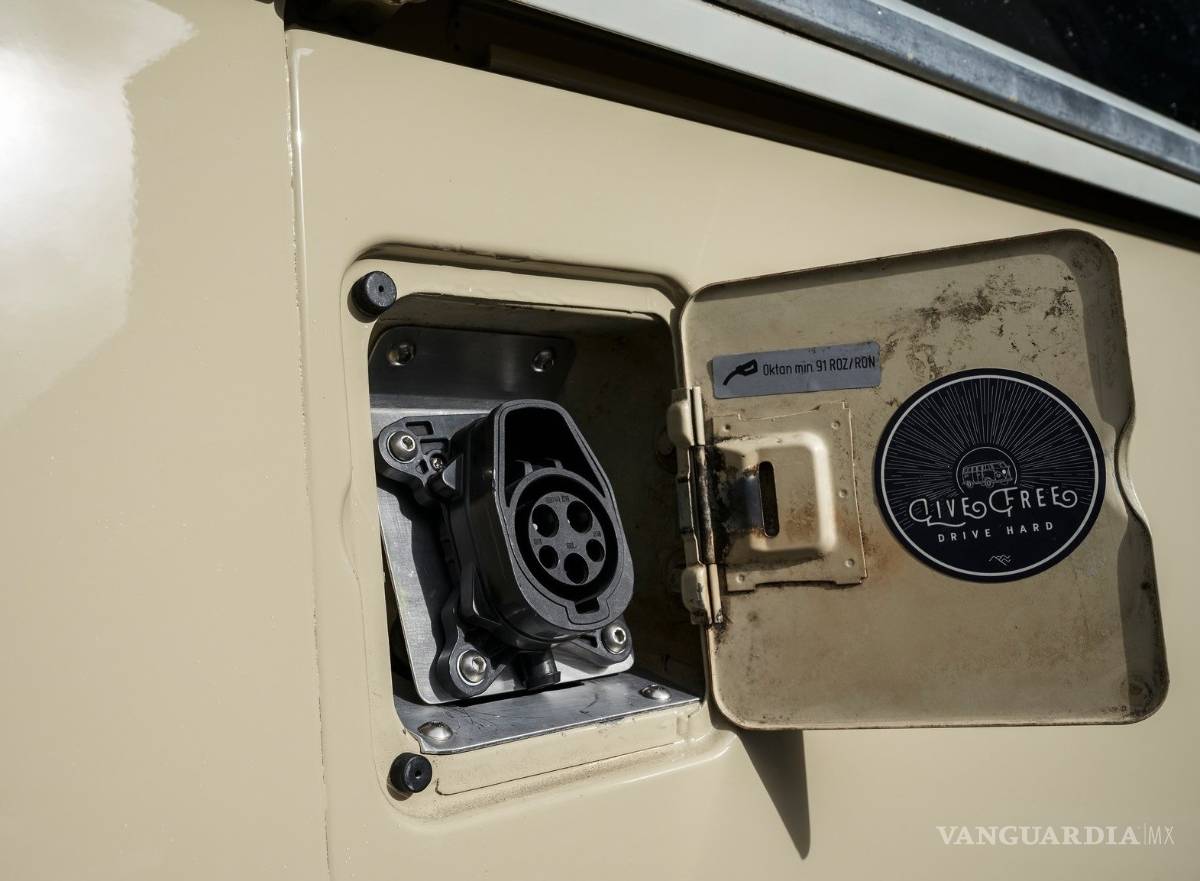 $!Primero fue un Vocho eléctrico, ahora lanzan una Combi de Volkswagen 'de pila'