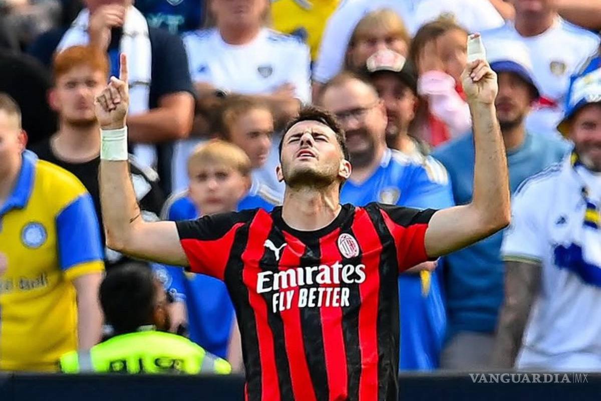 Santiago Giménez marca gol en la pretemporada del Milan contra Leeds United