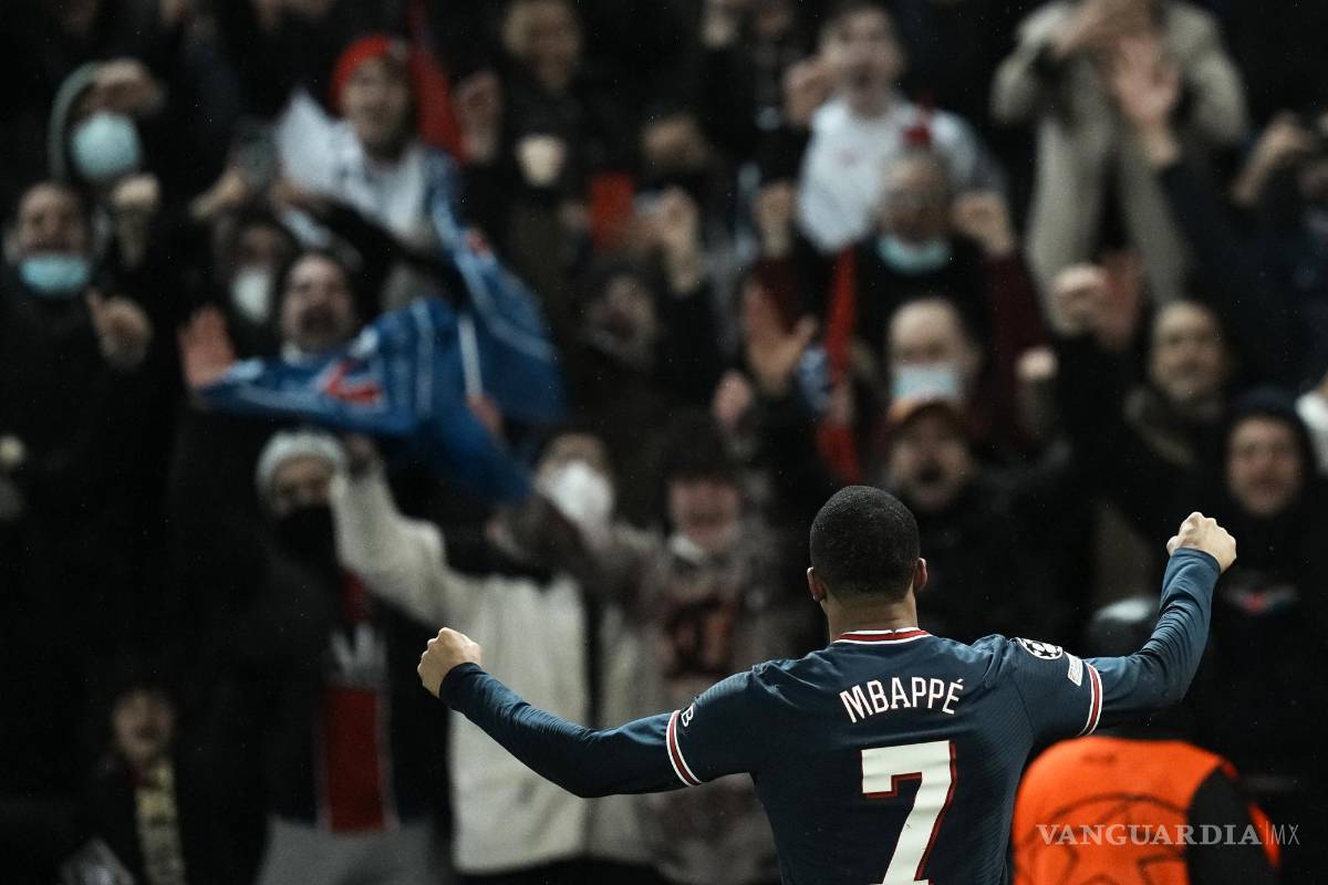 Mbappé, por su graduación y dejar atrás a Messi y Cristiano