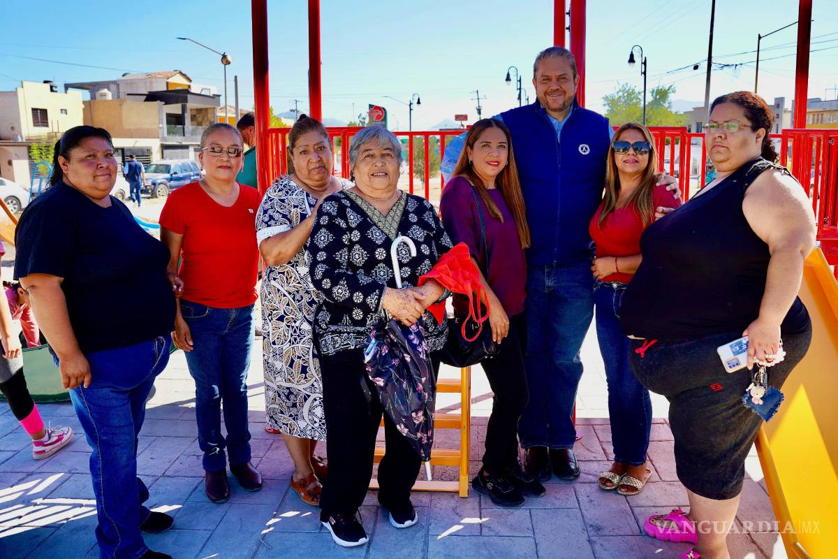 $!Vecinos de la colonia, como Flor Esmeralda Nuncio Calamaco, mostraron su satisfacción por la renovación de la plaza.