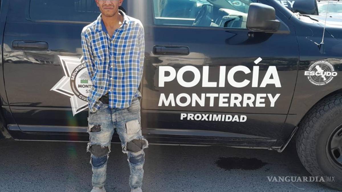 Detienen a hombre por mostrar partes íntimas al exterior de plantel educativo en Monterrey
