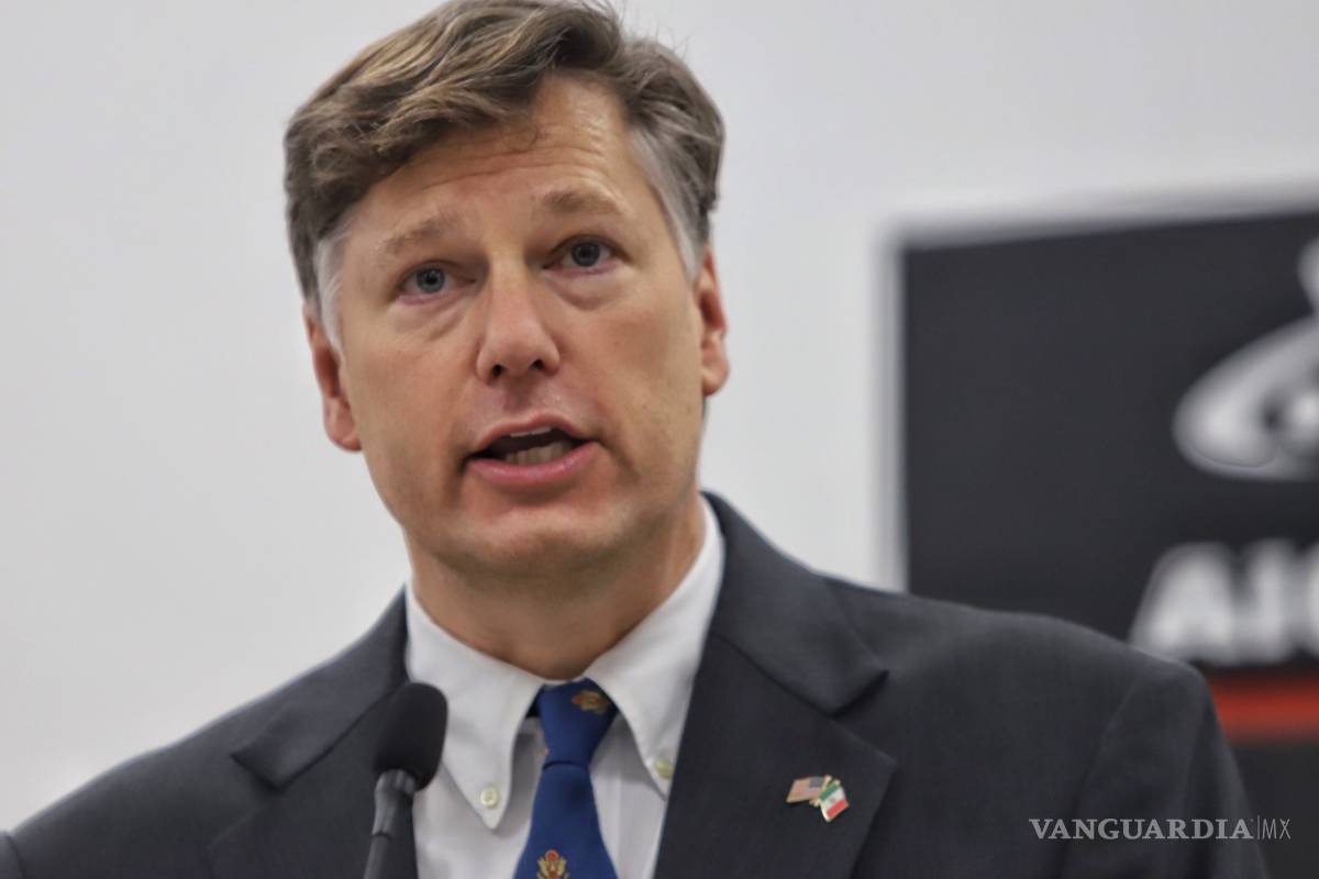 Embajador de EU atiende caso de niño con epilepsia