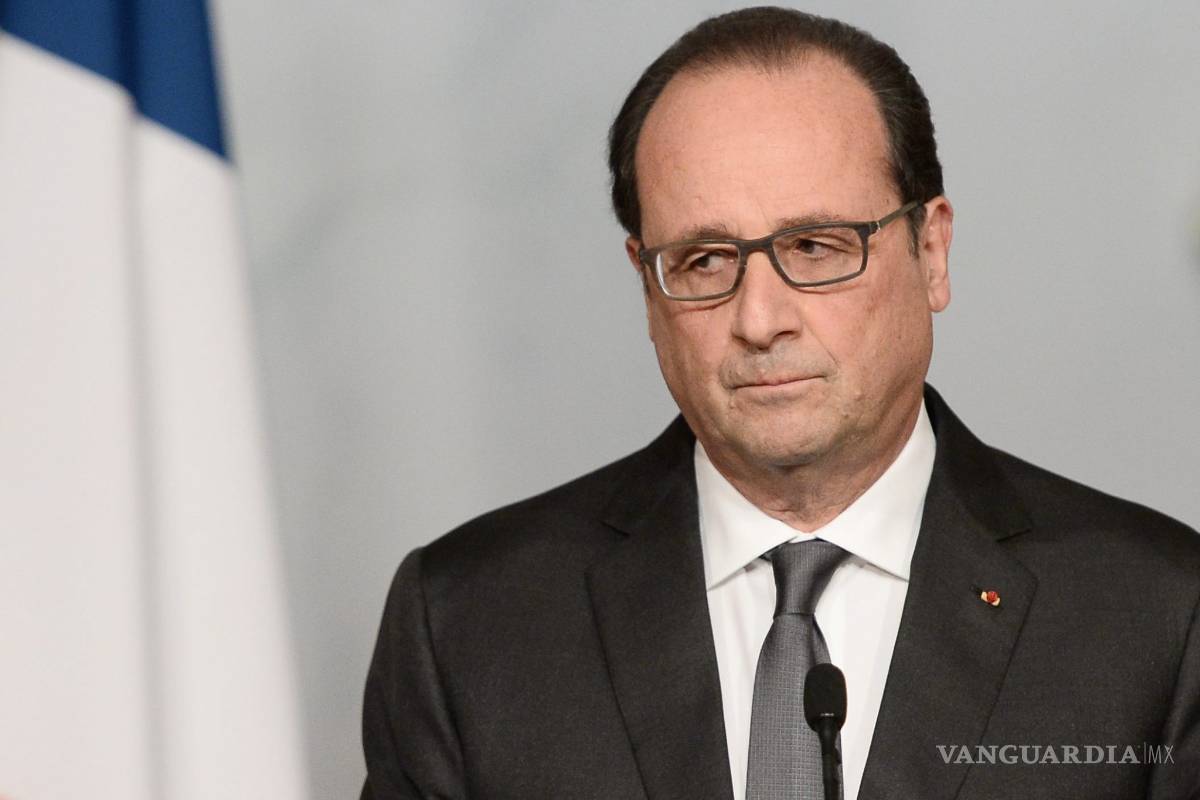 Hollande responsabiliza al Estado Islámico de la matanza de París; confirma 127 muertos