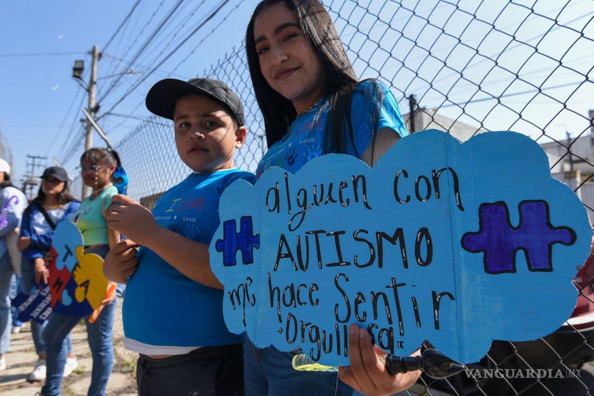 $!Caminata por la concientización del Autismo en la ciudad de Toluca, Estado de México.