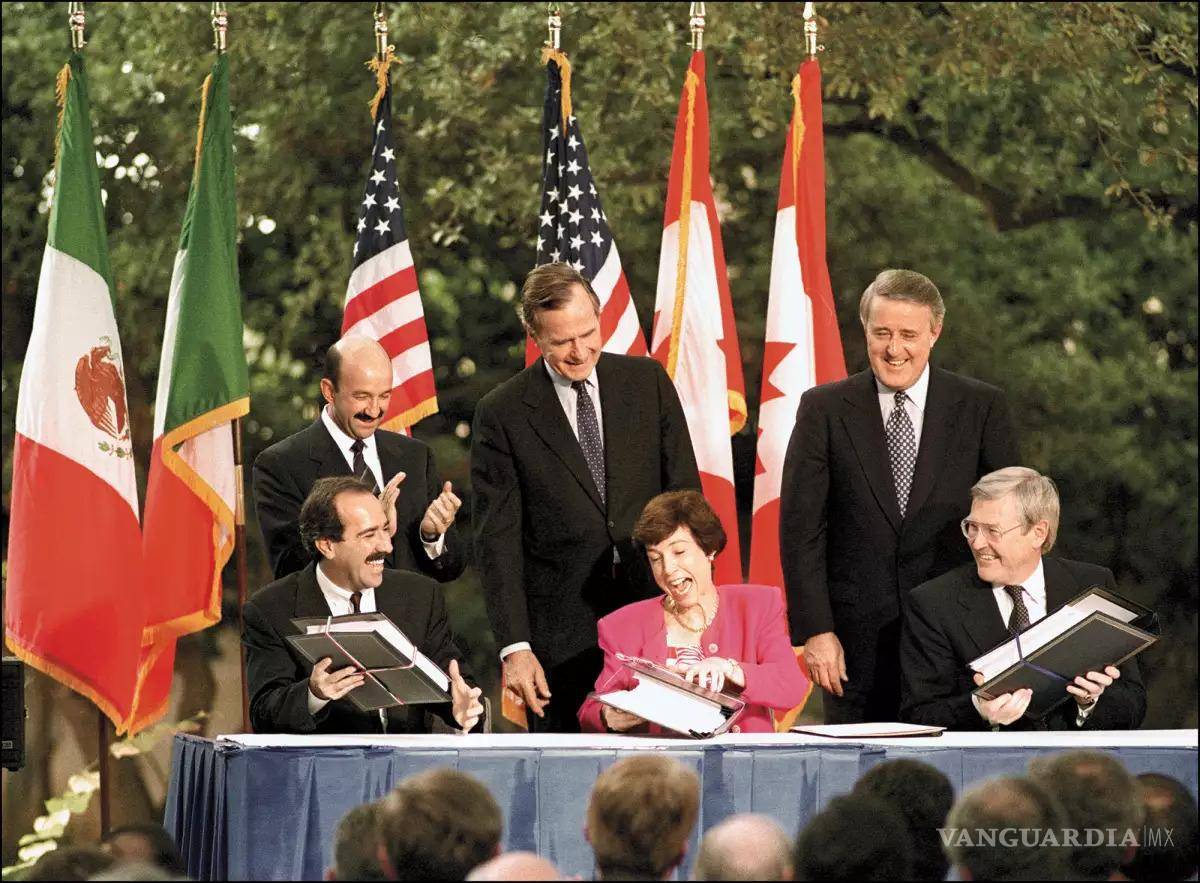 $!La firma del TLCAN, en 1994, fue la gran apertura del país al mundo.