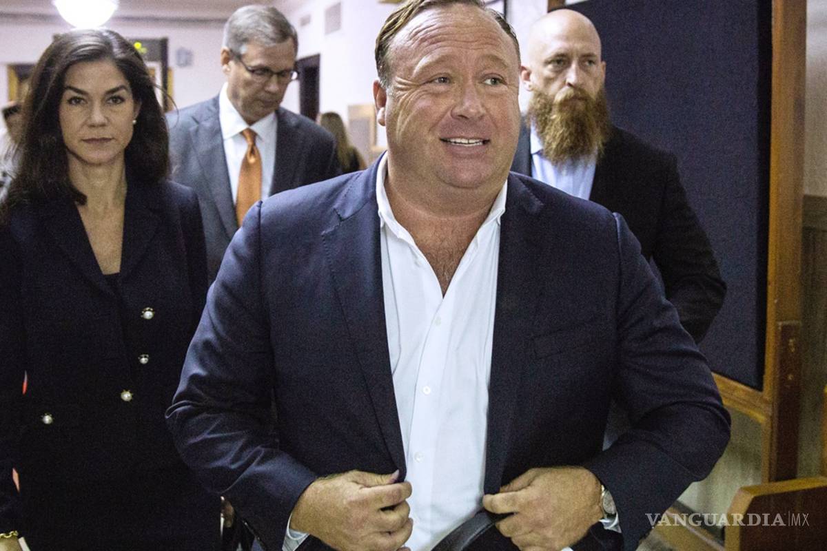 $!Apple y Facebook retiran contenidos de Alex Jones