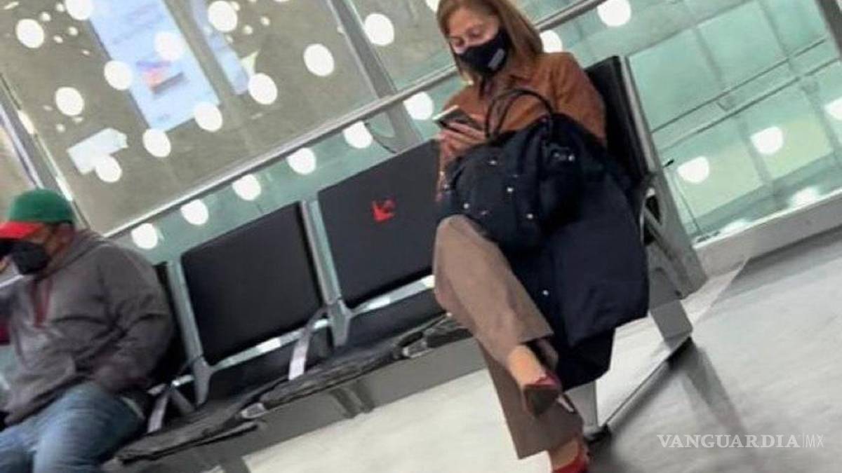 Así le respondió Tatiana Clouthier a López-Dóriga por foto sola en el aeropuerto de la CDMX