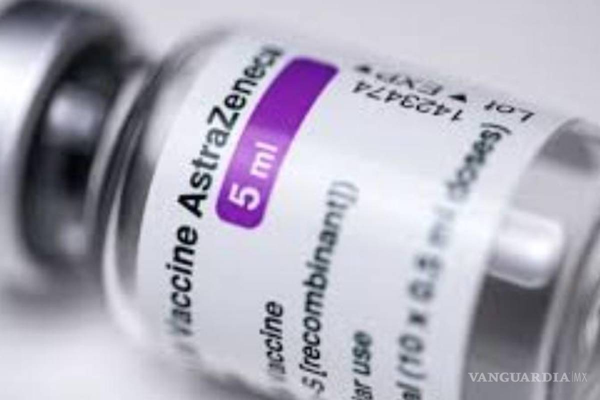 AstraZeneca descubre el raro y mortal efecto secundario de su vacuna contra COVID-19