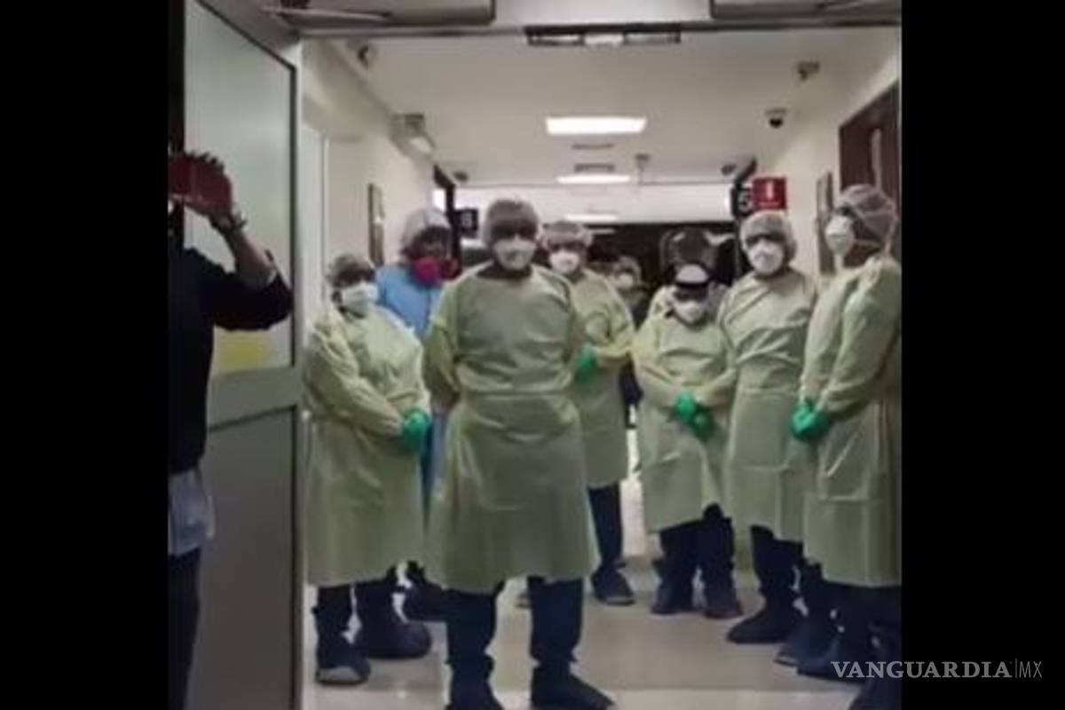 Curas acuden con batas y cubrebocas a dar absolución a enfermos en la CDMX