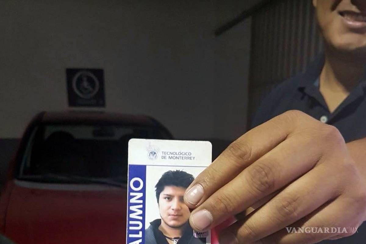 Exhiben en redes a presunto alumno del Tec que se estaciona en espacio para discapacitados
