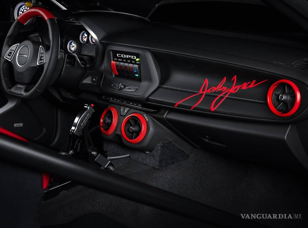 $!Chevrolet COPO Camaro John Force Edition 2020, un muscle car único