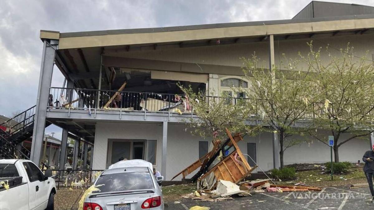 Dejan fuertes tornados estela mortal en Estados Unidos