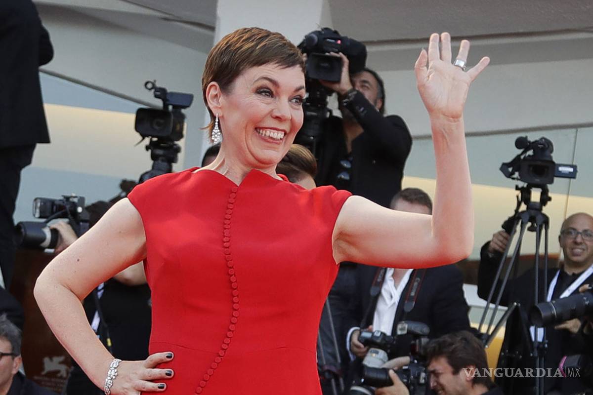 Antes de debutar en ‘The Crown’, condecoran a Olivia Colman