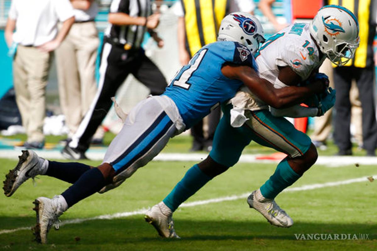 Dolphins nadaron a la victoria sobre Tennessee