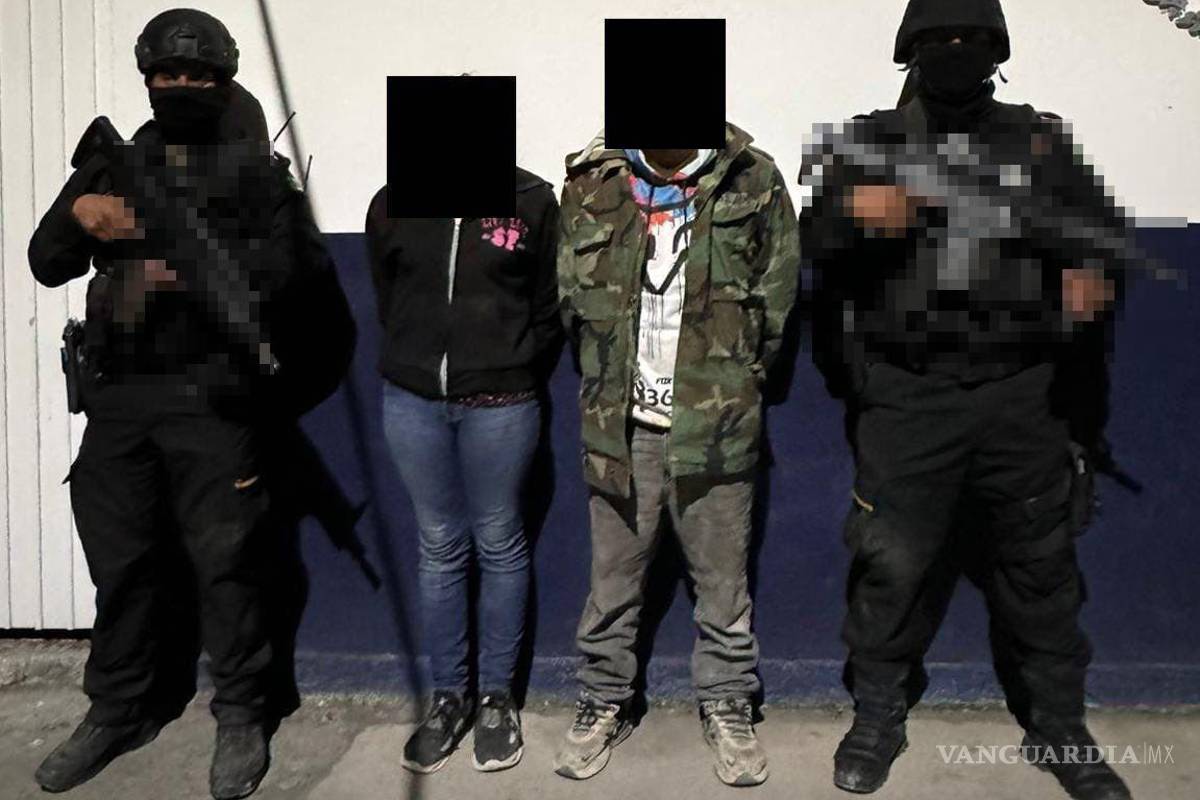 Pareja detenida en Nuevo León con 55 dosis de droga y arma exclusiva del ejército