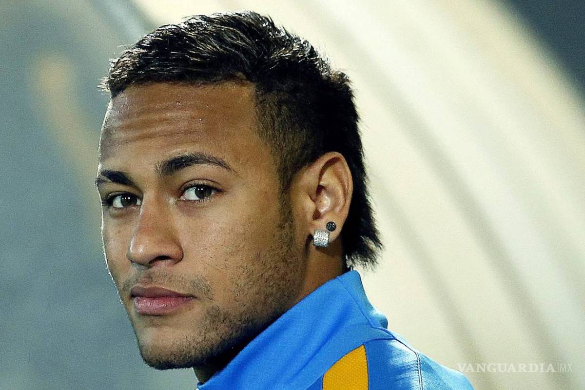 Fiscalía pide la imputación de Neymar por presunta estafa