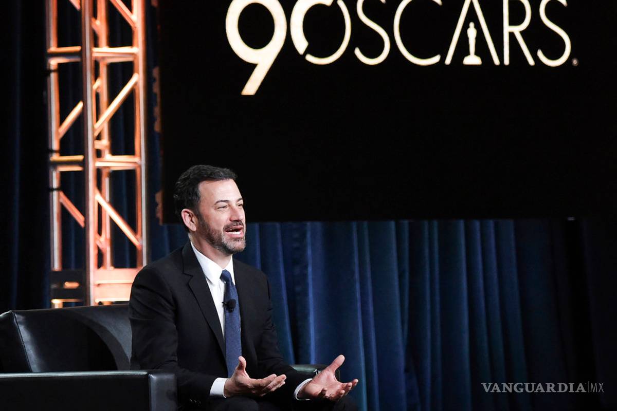 Jimmy Kimmel bromea acerca de los sobres en los Óscar
